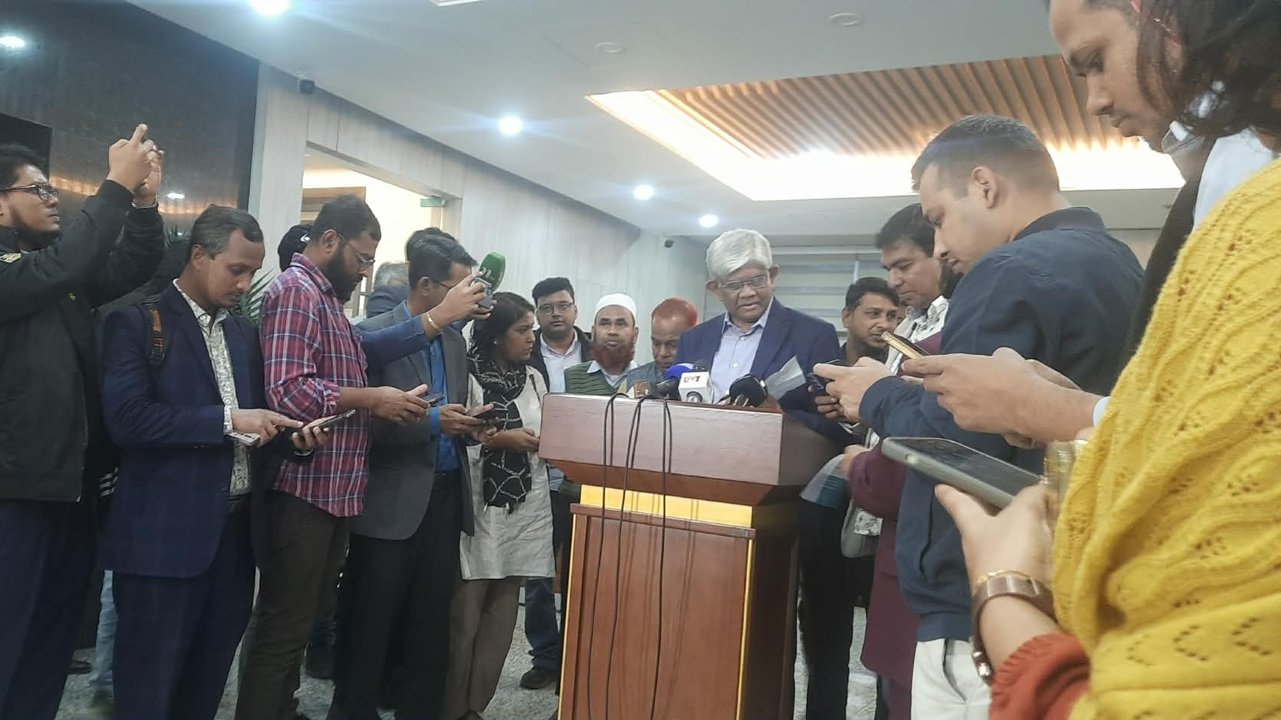 ভারতের সঙ্গে সম্পর্ক স্বাভাবিক করতে কাজ করছে সরকার: অর্থ উপদেষ্টা