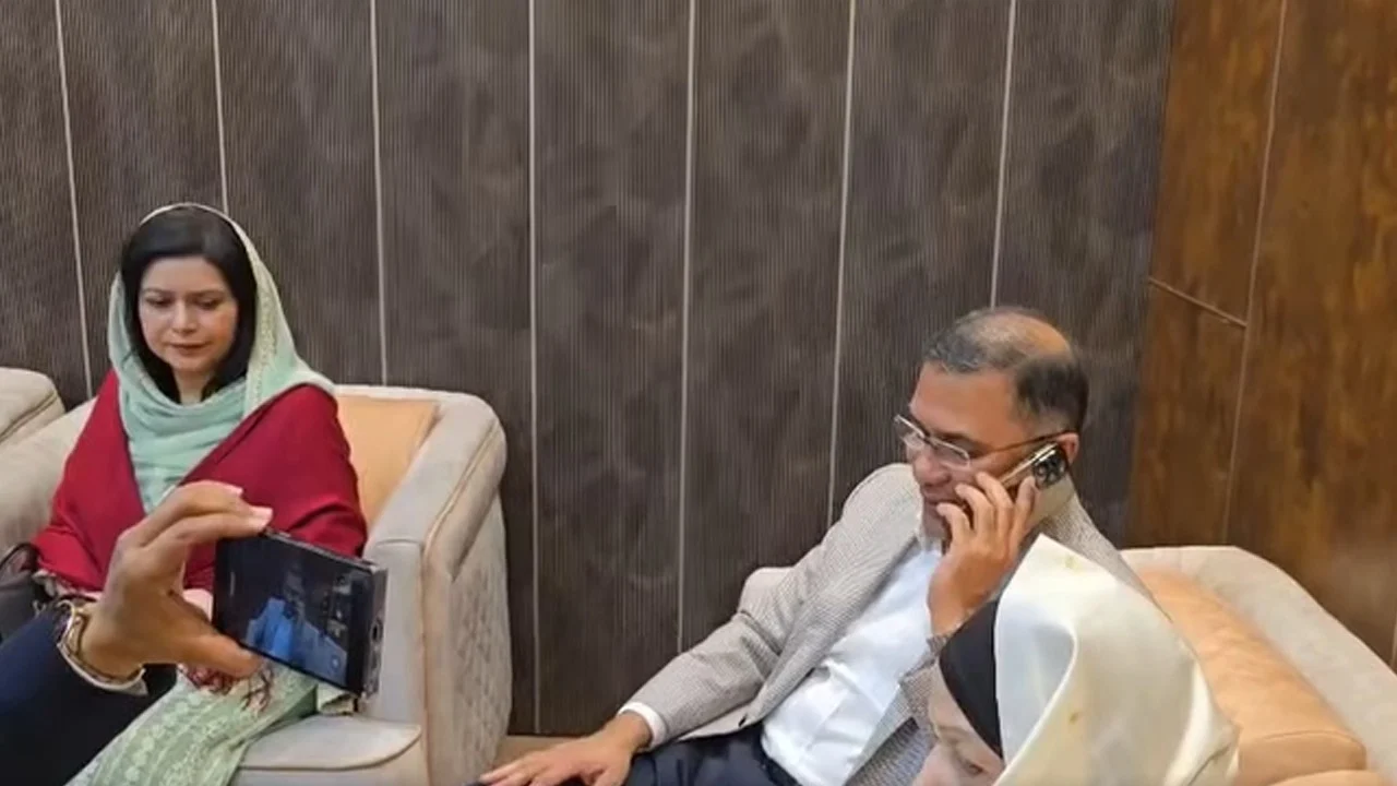 দেশে নেমেই প্রধান উপদেষ্টার সাথে ফোনে কথা বলেছেন তারেক