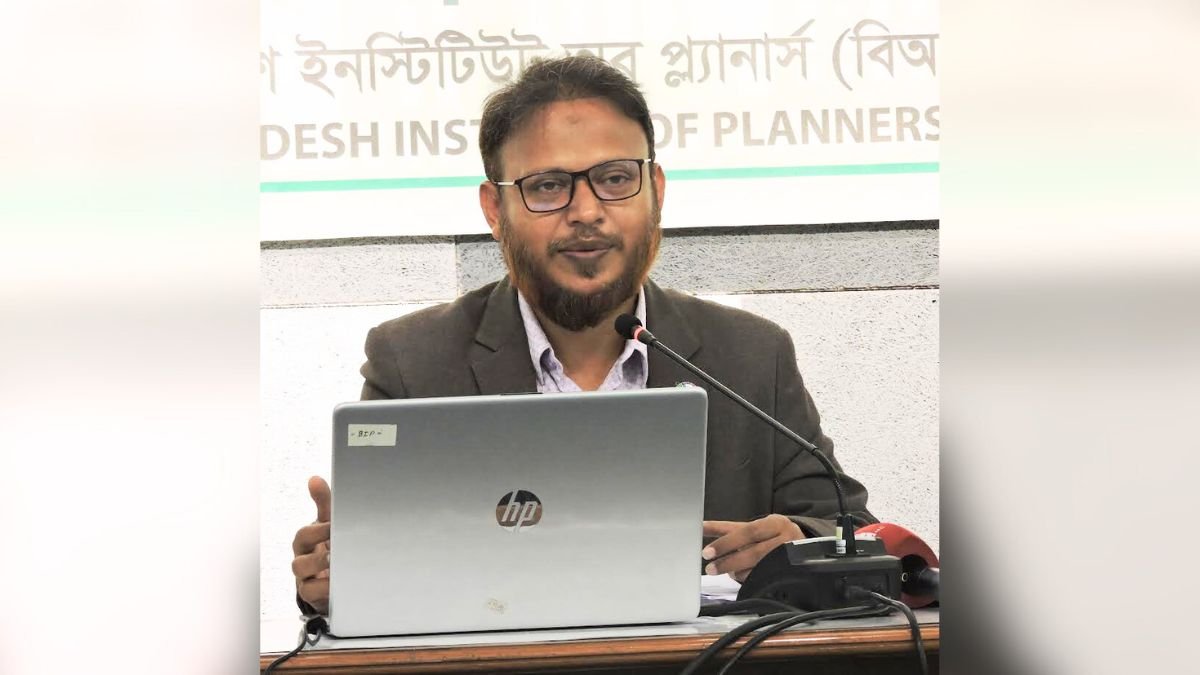 ঢাকায় জনঘনত্ব বাড়ানো একটি আত্মঘাতী পদক্ষেপ: ড. আদিল