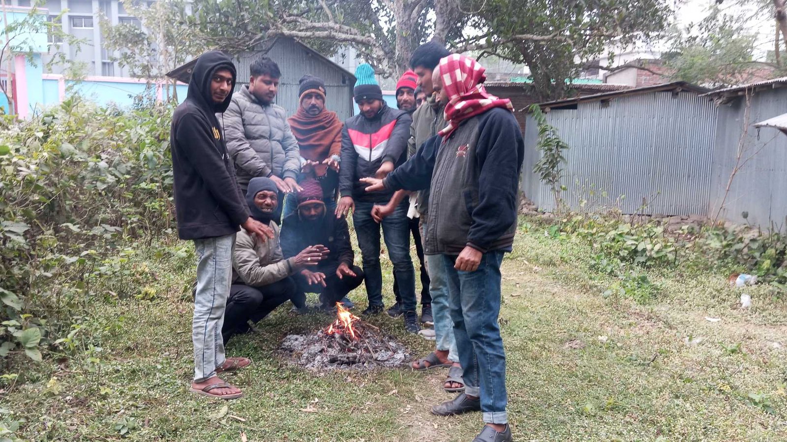 শীতে কাঁপছে চুয়াডাঙ্গা: বইছে মাঝারি শৈত্যপ্রবাহ